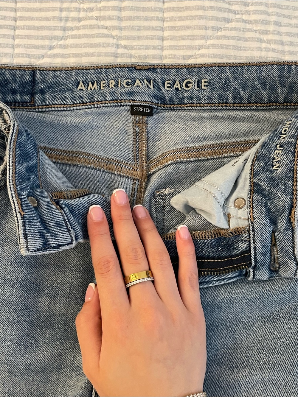 American Eagle Outfitters Light Blue Ankle Jeans - Picture 5 of 7